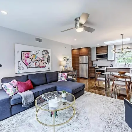 Relax And Recharge In Myers Park *