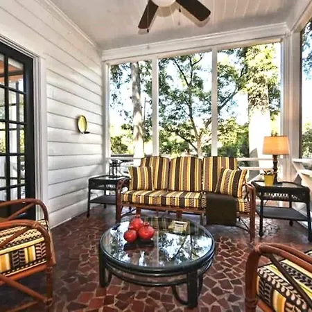 Relax Or Entertain In Luxurious 2br With Patio Charlotte