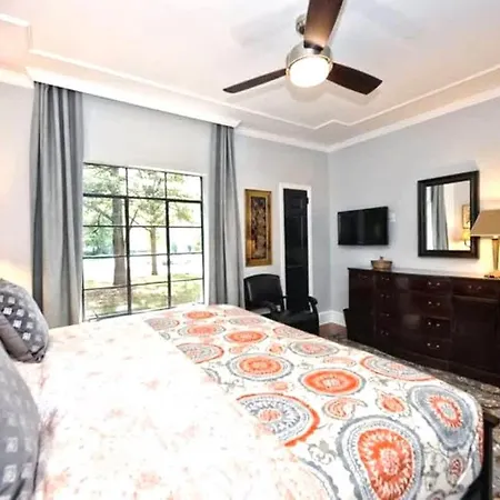 Holiday home Relax Or Entertain In Luxurious 2br With Patio