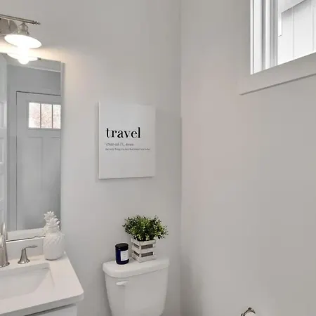 Stylish Two Story Close To South End And Uptown Holiday home Charlotte