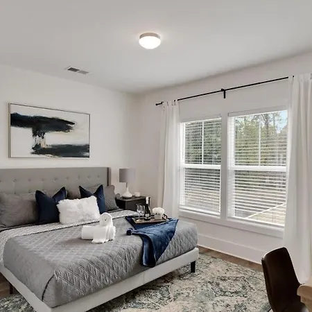 Stylish Two Story Close To South End And Uptown Holiday home