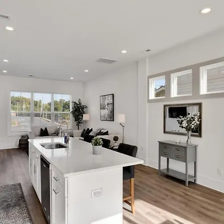 Holiday home Stylish Two Story Close To South End And Uptown