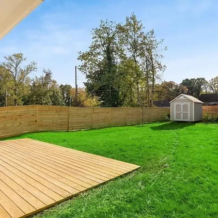 Stylish Two Story Close To South End And Uptown *