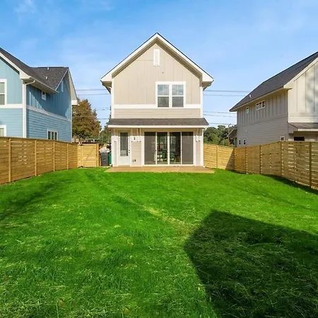 Stylish Two Story Close To South End And Uptown Holiday home *