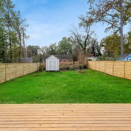 Stylish Two Story Close To South End And Uptown Holiday home