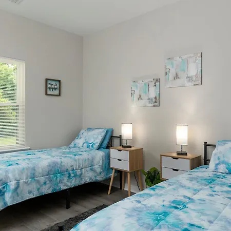 Cozy & Modern Close To Uptown & Airport Holiday home *