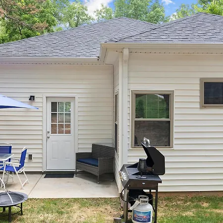 Holiday home Cozy & Modern Close To Uptown & Airport