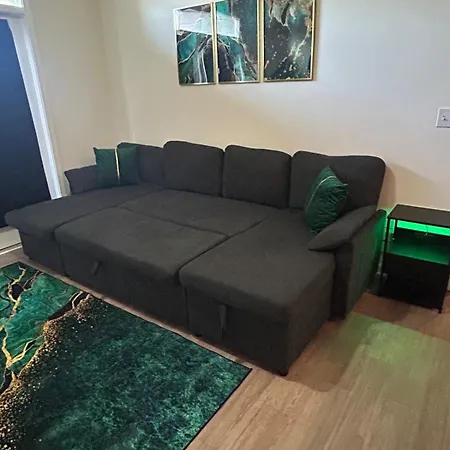 Spacious 2 Bedroom With 4 Beds And Free Parking