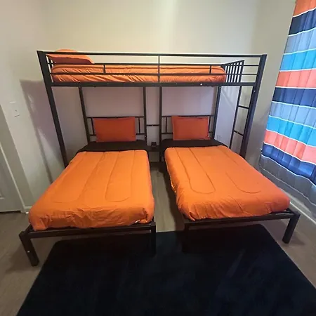 Spacious 2 Bedroom With 4 Beds And Free Parking * Charlotte
