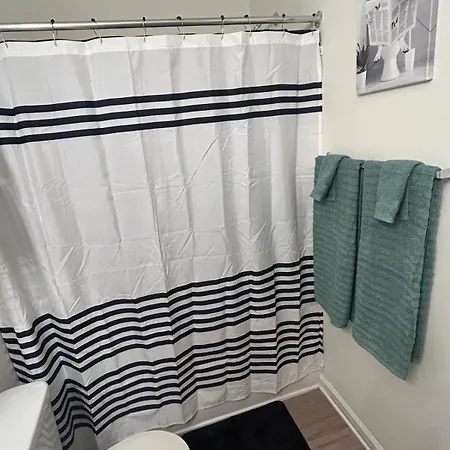 Spacious 2 Bedroom With 4 Beds And Free Parking * Charlotte