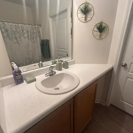 Spacious 2 Bedroom With 4 Beds And Free Parking