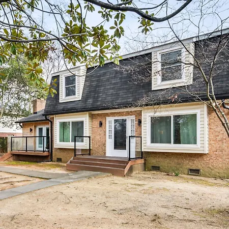 6 Mi To Spectrum Center: Spacious Getaway W/ Deck *