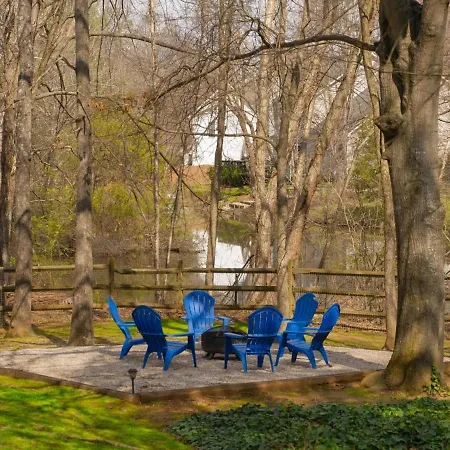 Suburban Sanctuary * Charlotte
