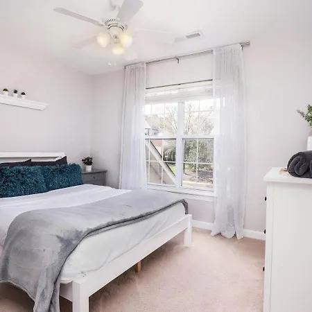 Holiday home Suburban Sanctuary *