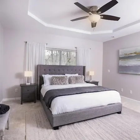 Suburban Sanctuary Holiday home Charlotte