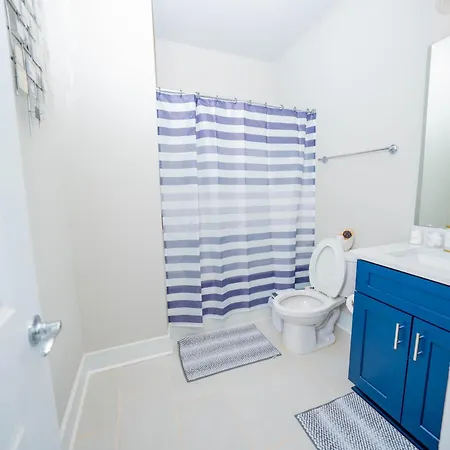 Cozy Downtown Retreat, Sleeps 8, Qbeds, Near Bojangles Coliseum Holiday home Charlotte
