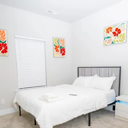 Cozy Downtown Retreat, Sleeps 8, Qbeds, Near Bojangles Coliseum Charlotte