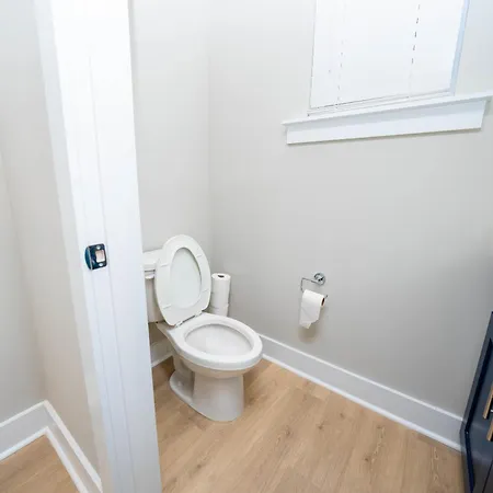 Holiday home Cozy Downtown Retreat, Sleeps 8, Qbeds, Near Bojangles Coliseum