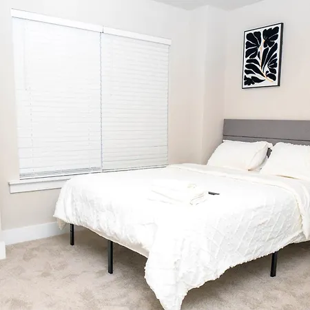 Holiday home Cozy Downtown Retreat, Sleeps 8, Qbeds, Near Bojangles Coliseum Charlotte