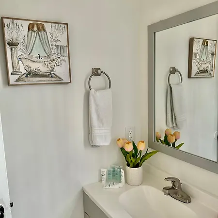 Charming Near Uptown *