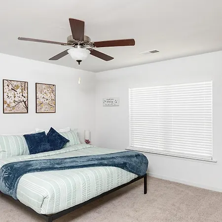 Fresh & Comfy Near Uptown With Hottub & Private Yard Holiday home Charlotte