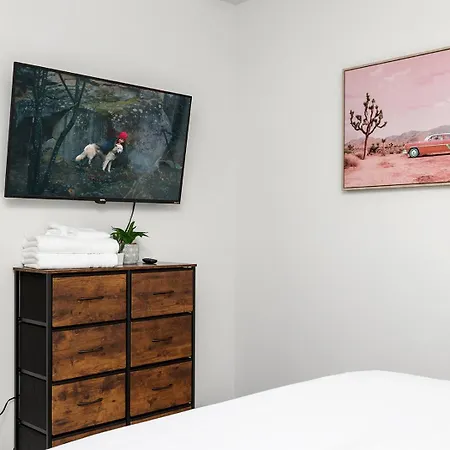 Fresh & Comfy Near Uptown With Hottub & Private Yard Holiday home Charlotte