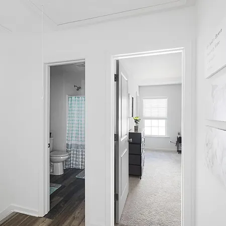 Fresh & Comfy Near Uptown With Hottub & Private Yard *