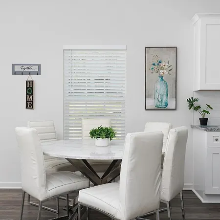 Fresh & Comfy Near Uptown With Hottub & Private Yard *