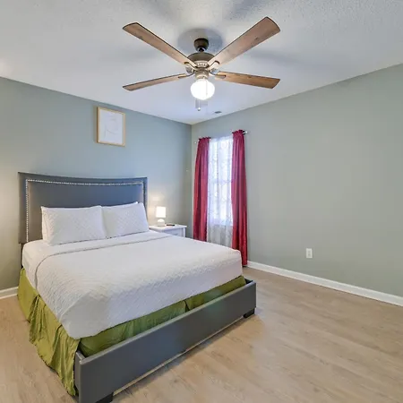 Holiday home 9 Mi To Uptown Charlotte: Dogs Welcome!