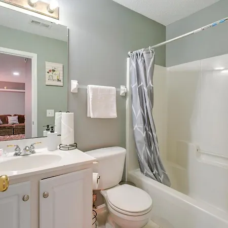 Holiday home 9 Mi To Uptown Charlotte: Dogs Welcome! Charlotte