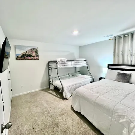 Spacious 4-bedroom House,6beds With Office Space *