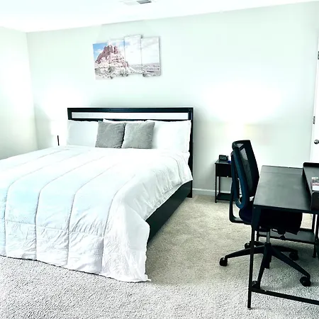 Holiday home Spacious 4-bedroom House,6beds With Office Space