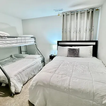 Spacious 4-bedroom House,6beds With Office Space Holiday home