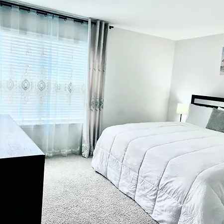Spacious 4-bedroom House,6beds With Office Space Holiday home