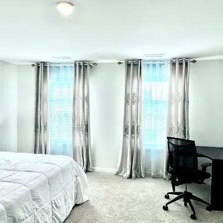 Holiday home Spacious 4-bedroom House,6beds With Office Space *