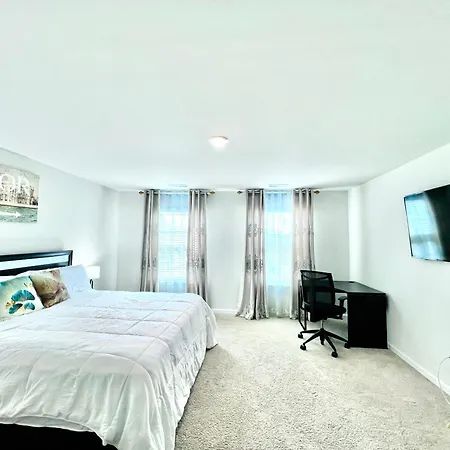 Spacious 4-bedroom House,6beds With Office Space * Charlotte