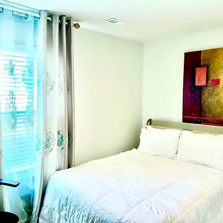 Spacious 4-bedroom House,6beds With Office Space Holiday home *