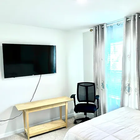 Spacious 4-bedroom House,6beds With Office Space Holiday home