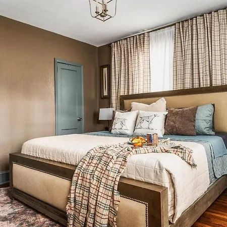 Holiday home Book Fam Clt Combo Duplex Near Uptown & Breweries!