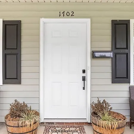 Unique Cozy 6 Min 2 Uptown Fire Pit & Yard Holiday home *