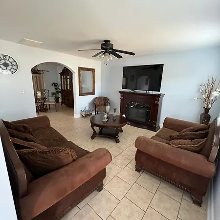 Family House With Jacuzzi Holiday home