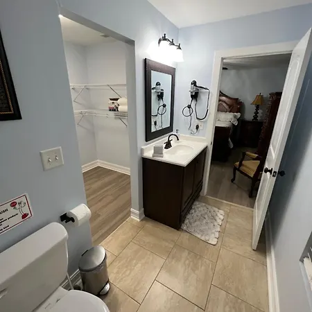 Family House With Jacuzzi * Charlotte