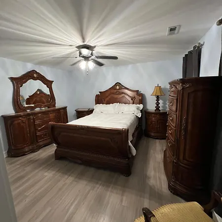 Family House With Jacuzzi Holiday home