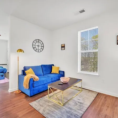 King Luxe Near Shopping & Entertainment Charlotte
