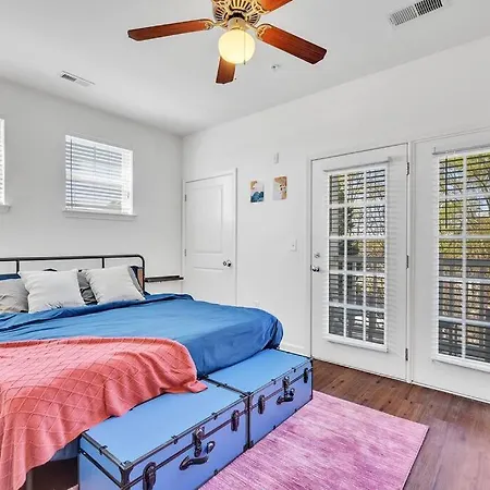 King Luxe Near Shopping & Entertainment Charlotte