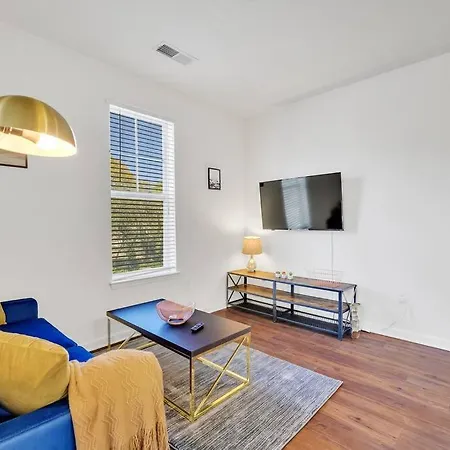 King Luxe Near Shopping & Entertainment Apartment Charlotte
