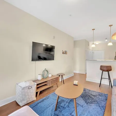 Apartment Convenient - King Bed - Heart Of Plaza