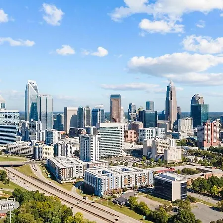 Apartment Fun & Eccentric + Uptown + Getaway + King Charlotte