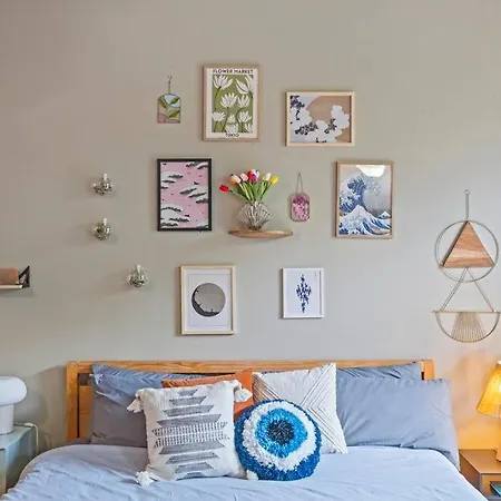 Apartment Fun & Eccentric + Uptown + Getaway + King