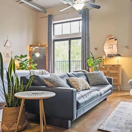 Apartment Fun & Eccentric + Uptown + Getaway + King Charlotte